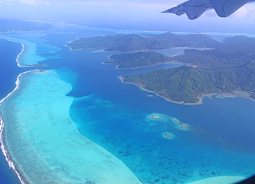 飛行機からみたボラボラ島